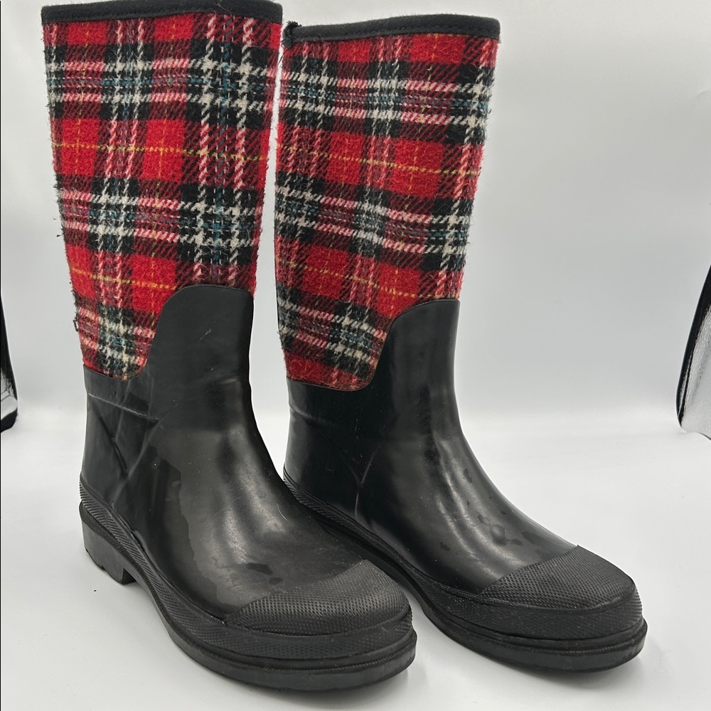 Merona Plaid Preppy Black and red Footwear weatherproof boots Women's Size 6